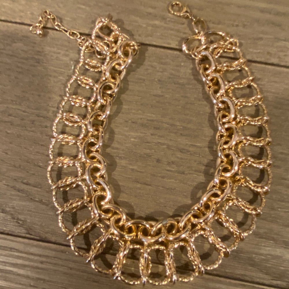 Thick chain neckline necklace